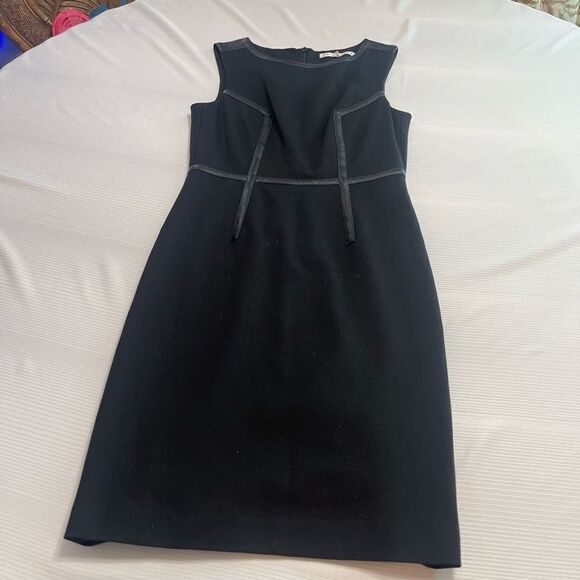 Trina Turk Black Sheath Stretch Lined Dress W/Leather Trim Sleeveless Size 2 - Picture 1 of 8